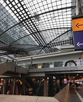 画像:写真:ベルリン中央駅の様子
